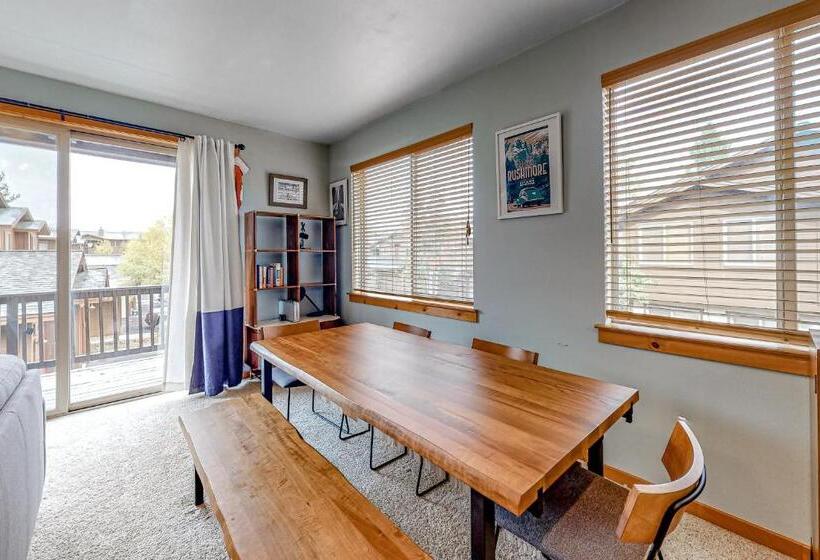 דירת שני חדרים, Truckee Living