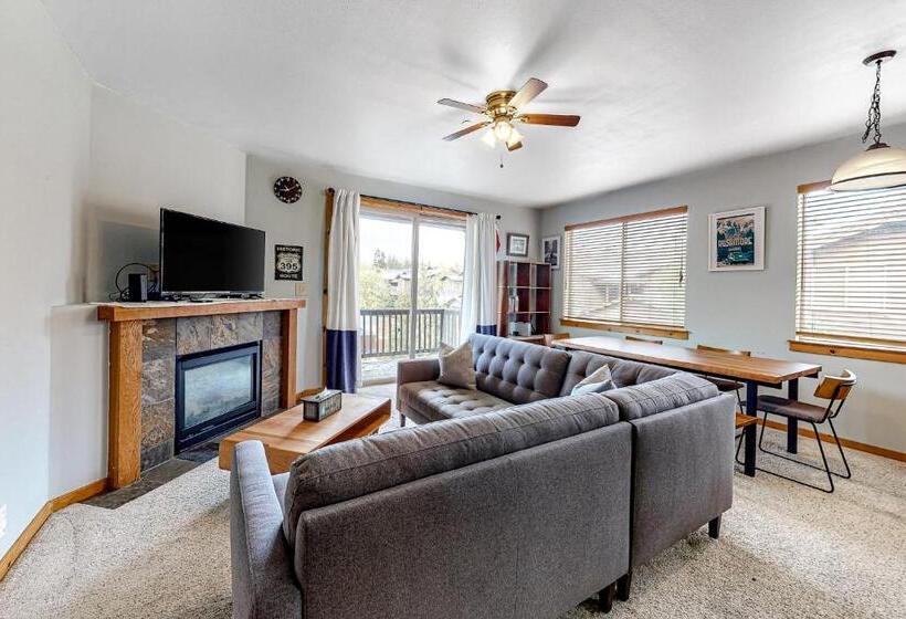 דירת שני חדרים, Truckee Living