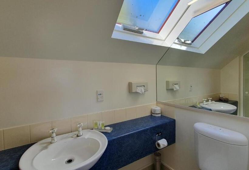 استودیوی استاندارد, Airways Motel