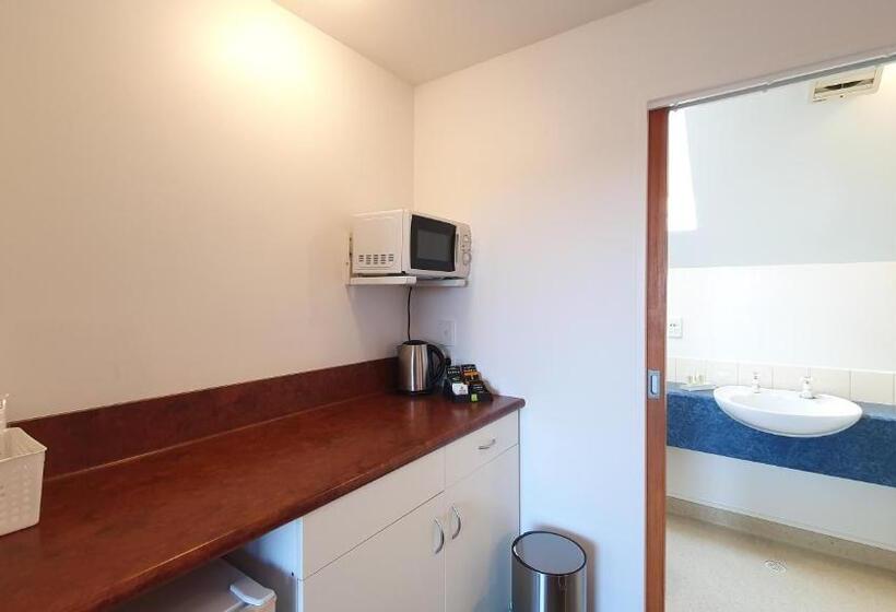 استودیوی استاندارد, Airways Motel