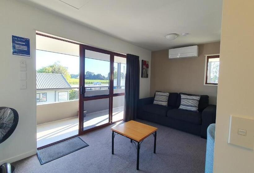 سوییت, Airways Motel