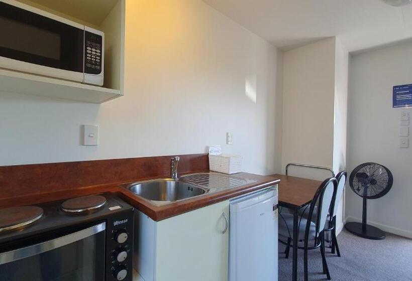 سوییت, Airways Motel