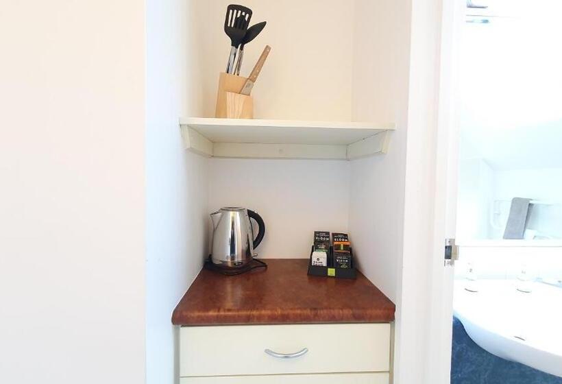 سوییت, Airways Motel