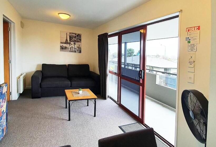 سوییت, Airways Motel