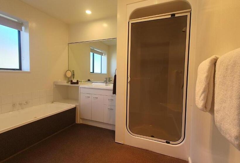 خانه 2 خوابه, Airways Motel