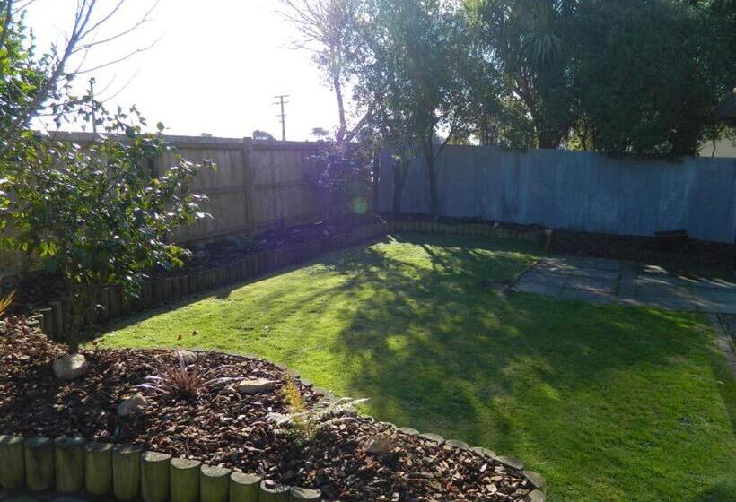 خانه 2 خوابه, Airways Motel