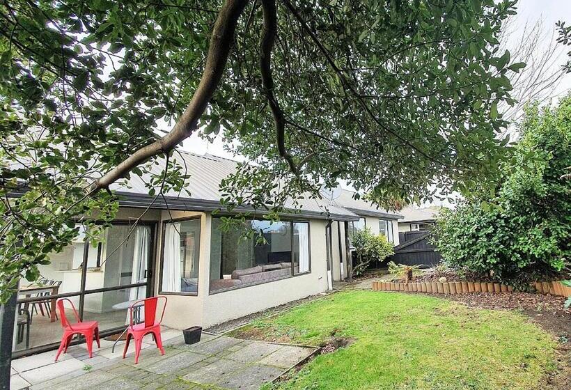 خانه 2 خوابه, Airways Motel