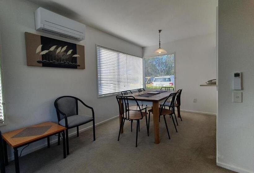 خانه 2 خوابه, Airways Motel