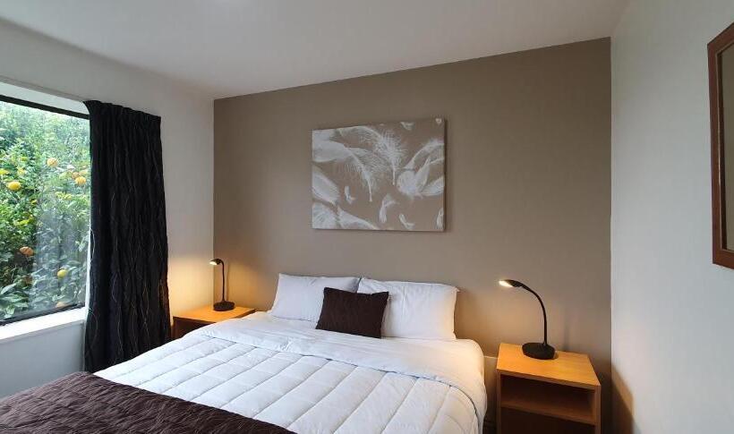 خانه 2 خوابه, Airways Motel