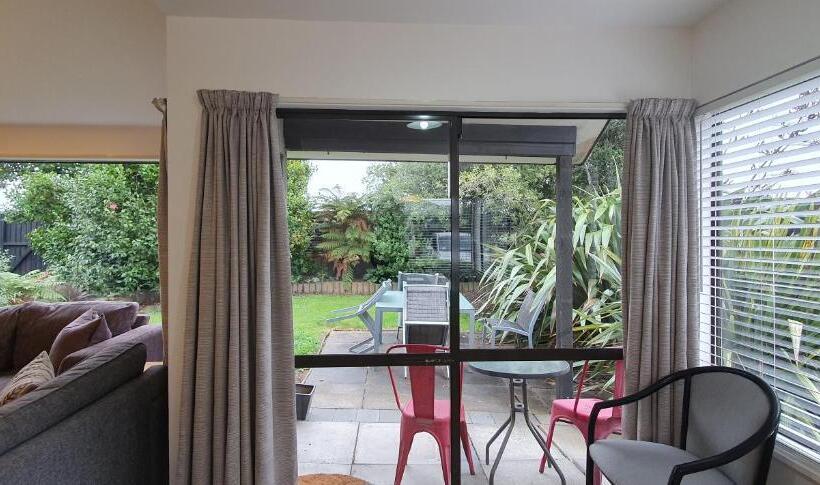 خانه 2 خوابه, Airways Motel