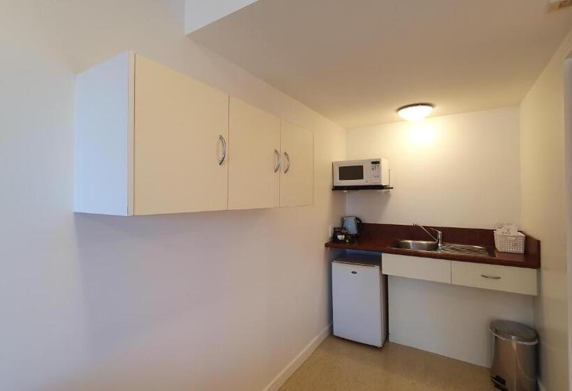 استودیوی استاندارد, Airways Motel