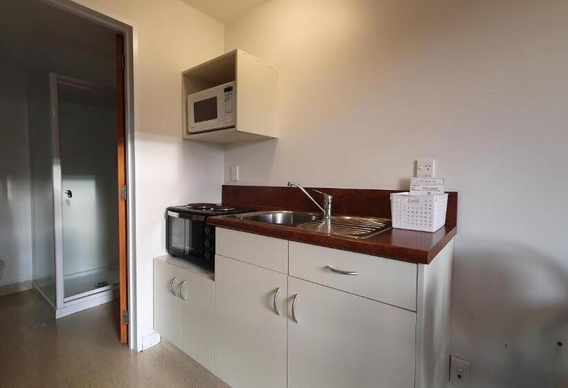 سوییت, Airways Motel