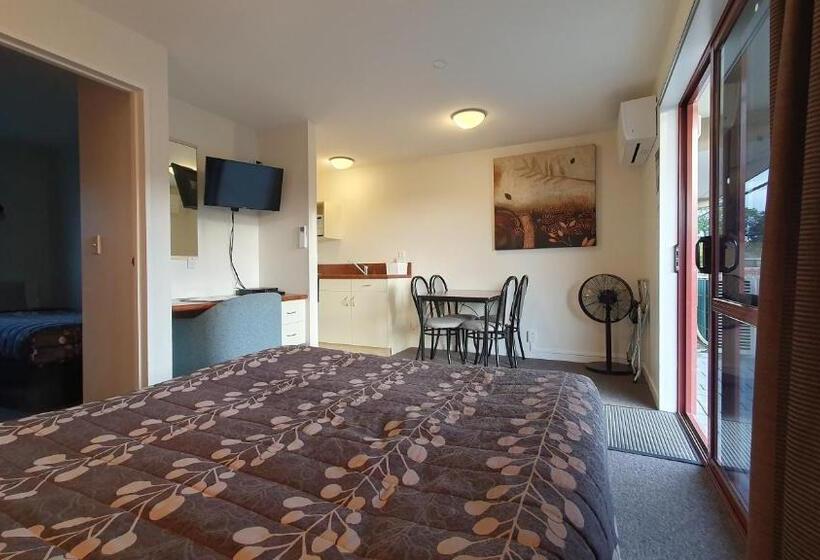 سوییت, Airways Motel