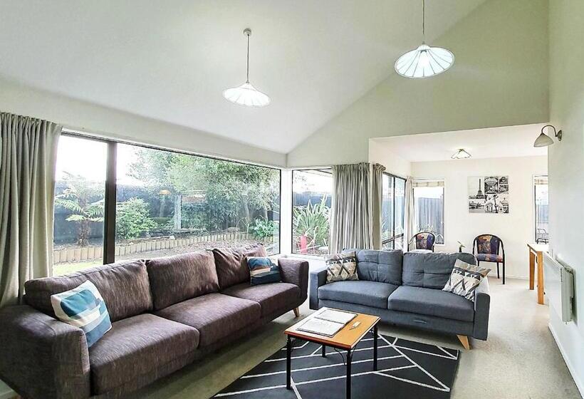 خانه 2 خوابه, Airways Motel