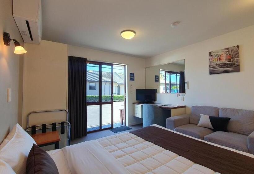 استودیوی استاندارد, Airways Motel