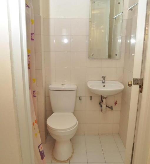 高级大房间, Constrell Pension House