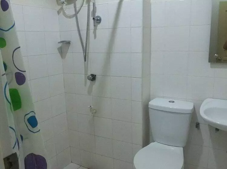 اتاق لوکس, Constrell Pension House