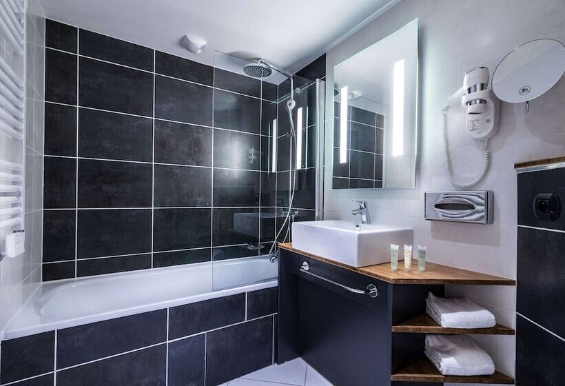 جناح جونيور, Best Western Plus Suitcase Paris La Defense