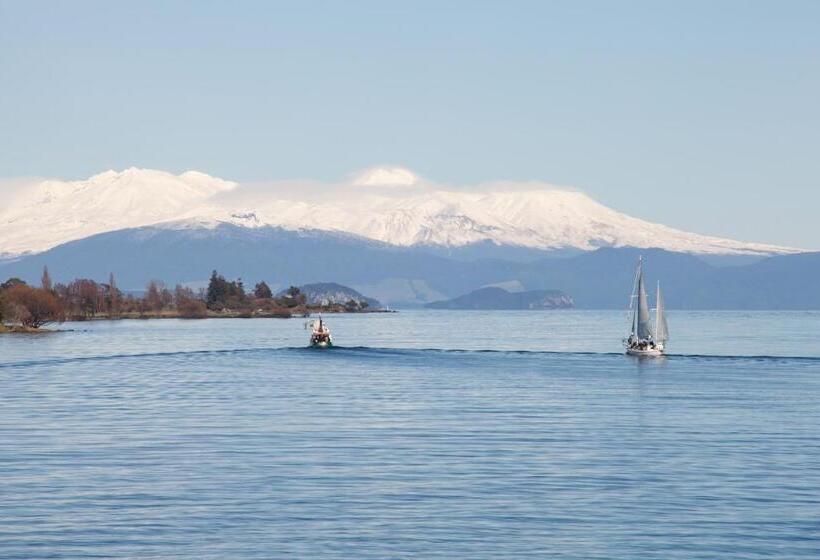 标准工作室, Boulevard Waters