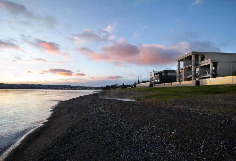 标准工作室, Boulevard Waters