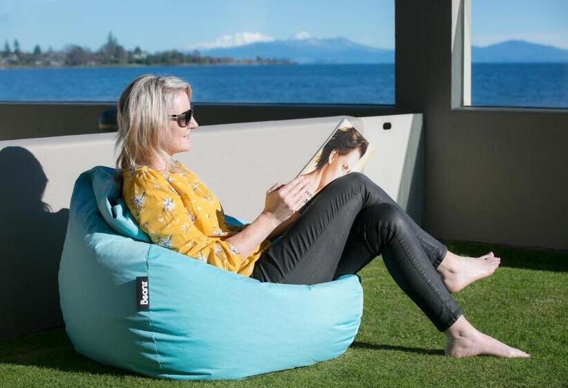 家庭间, Boulevard Waters