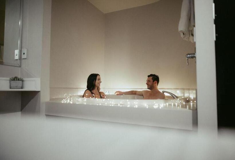 家庭间, Boulevard Waters