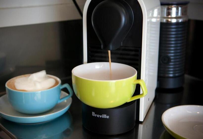 家庭间, Boulevard Waters