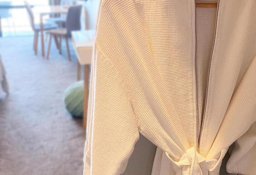 豪华工作室, Boulevard Waters