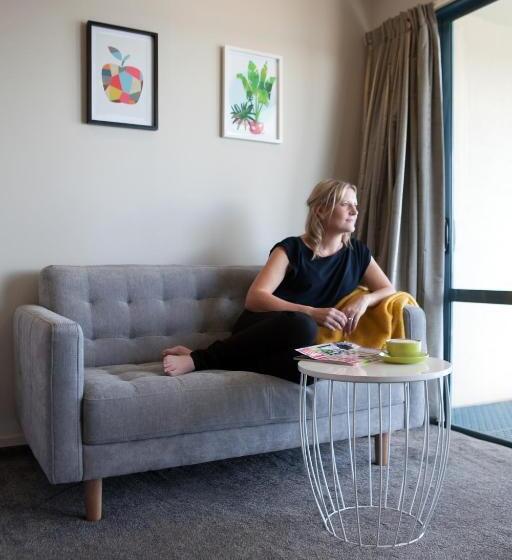 豪华工作室, Boulevard Waters