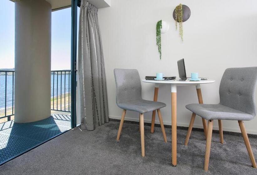 标准工作室, Boulevard Waters