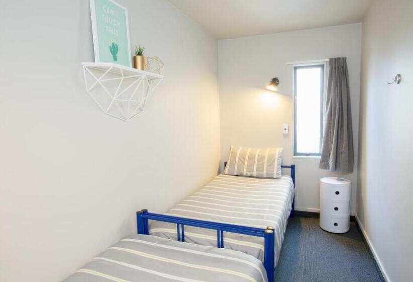 家庭间, Boulevard Waters