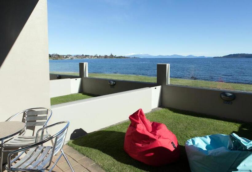 家庭间, Boulevard Waters