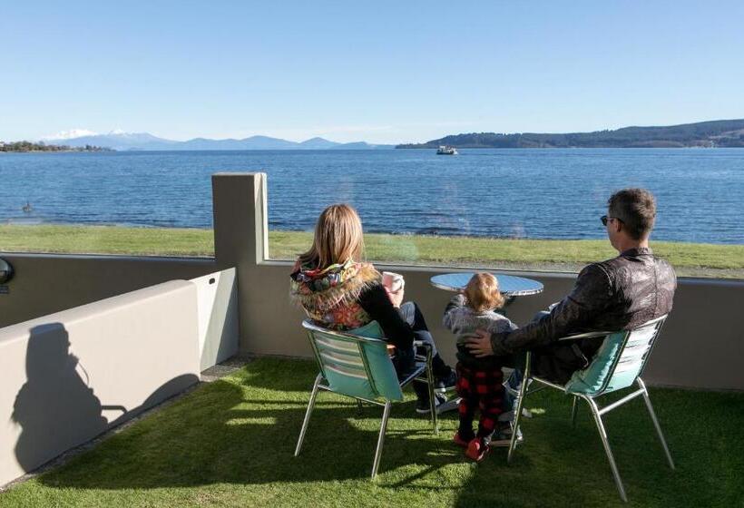 家庭间, Boulevard Waters