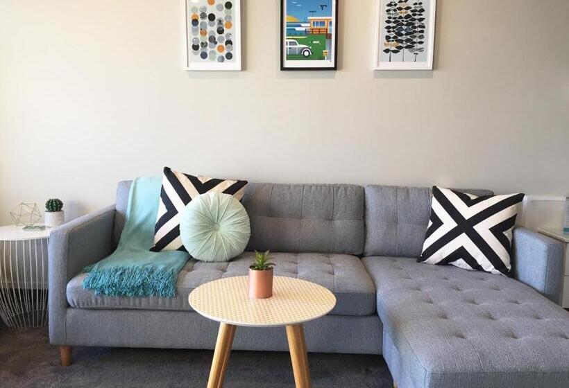 家庭间, Boulevard Waters