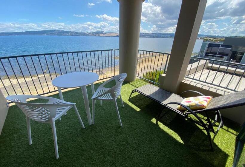 豪华工作室, Boulevard Waters