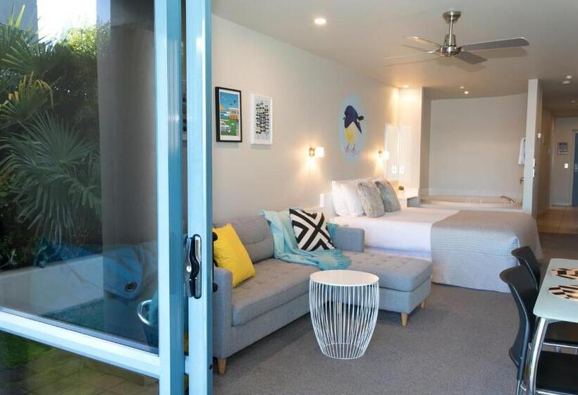 家庭间, Boulevard Waters