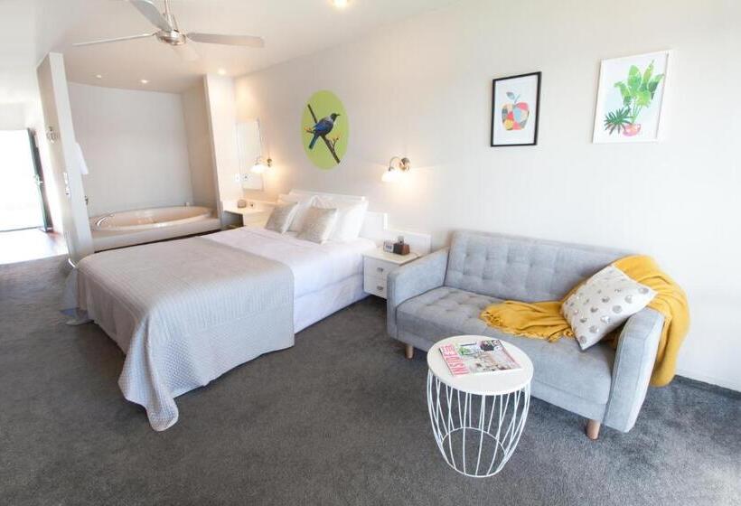 豪华工作室, Boulevard Waters