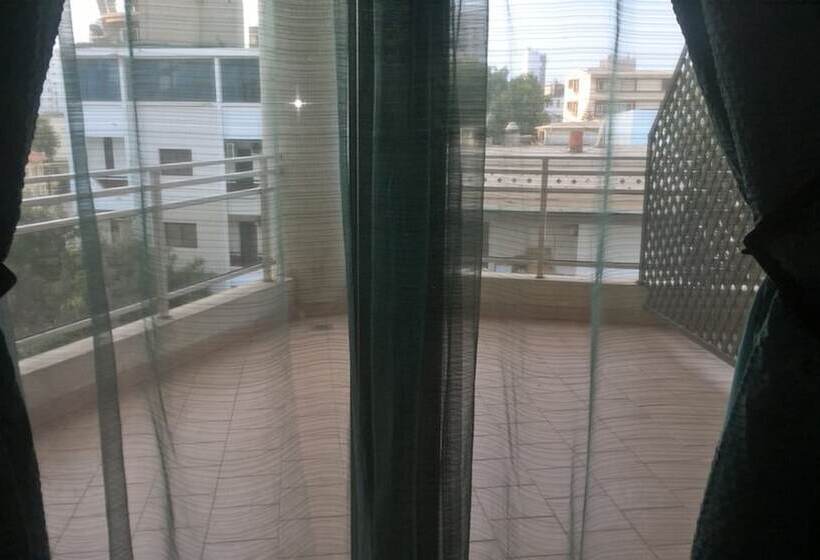 اتاق سوپریور, Cafe De Rome