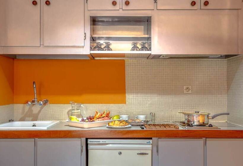 اتاق استاندارد, Cafe De Rome