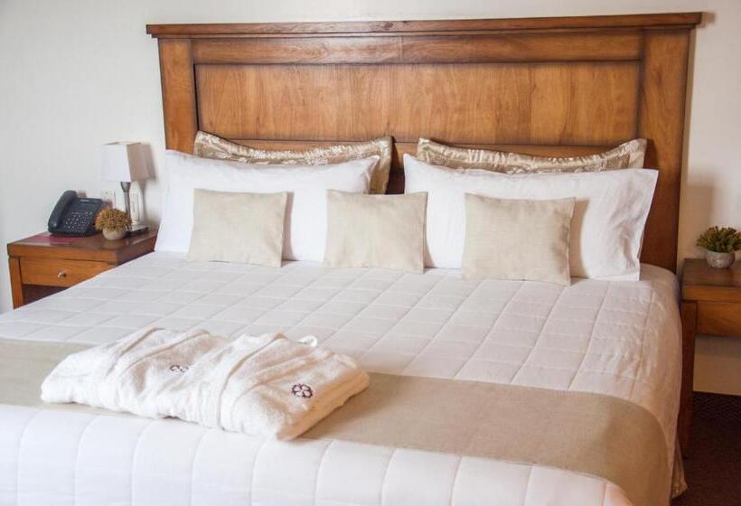 اتاق اجرایی با تخت بزرگ, De La Trinidad