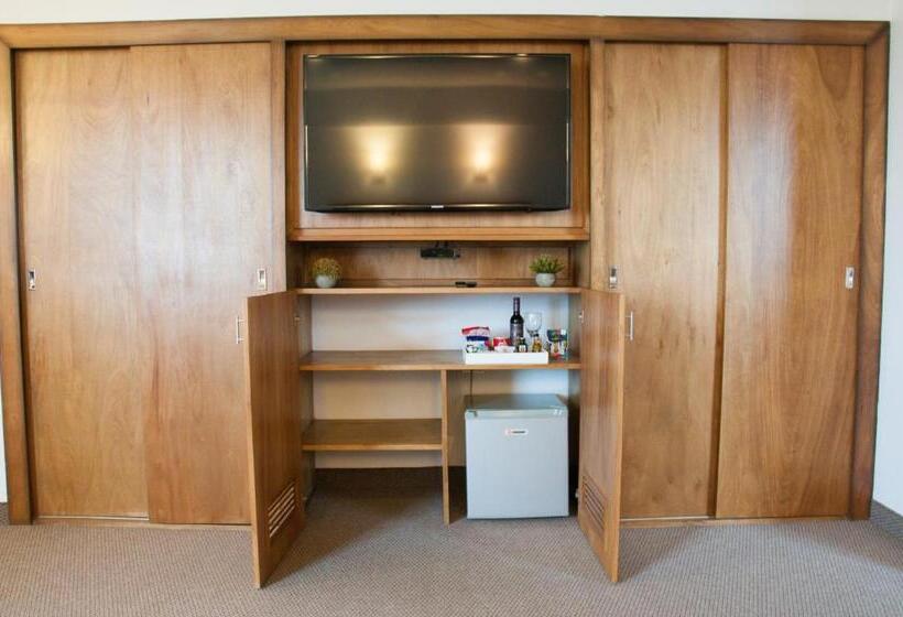 سوییت جونیور, De La Trinidad