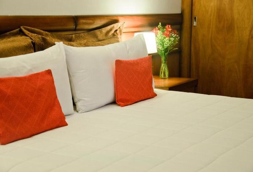 اتاق سوپریور, De La Trinidad