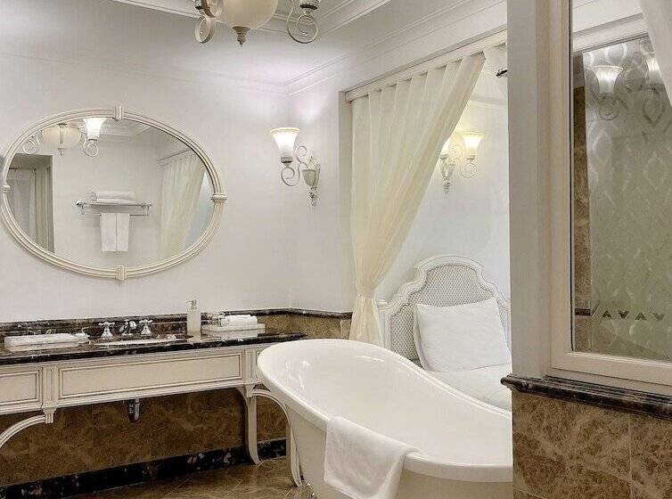 اتاق لوکس با چشمانداز شهر, Eldora