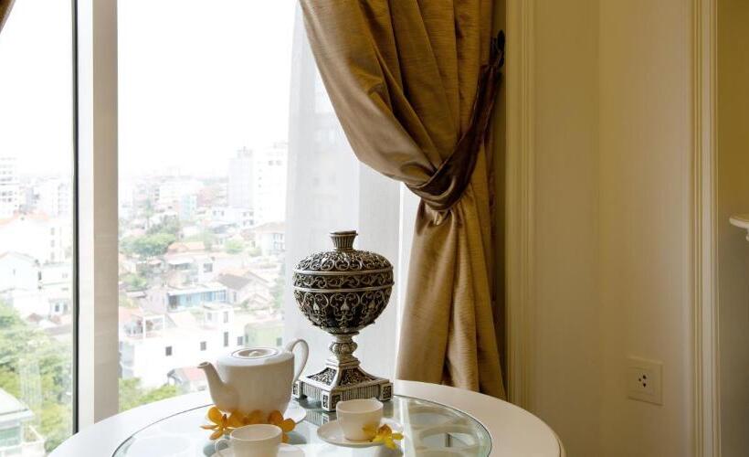 اتاق لوکس, Eldora