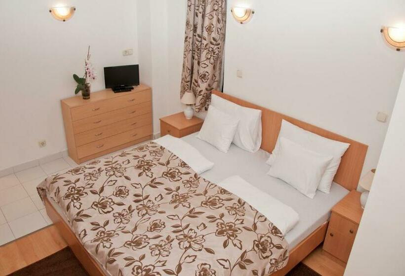 标准三人间, Esprit