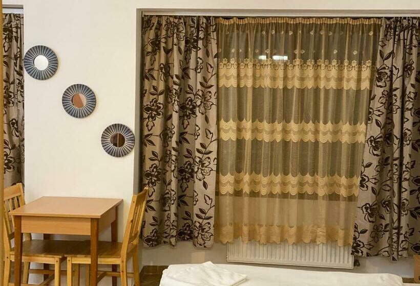 标准三人间, Esprit