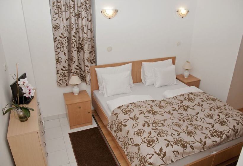 标准三人间, Esprit