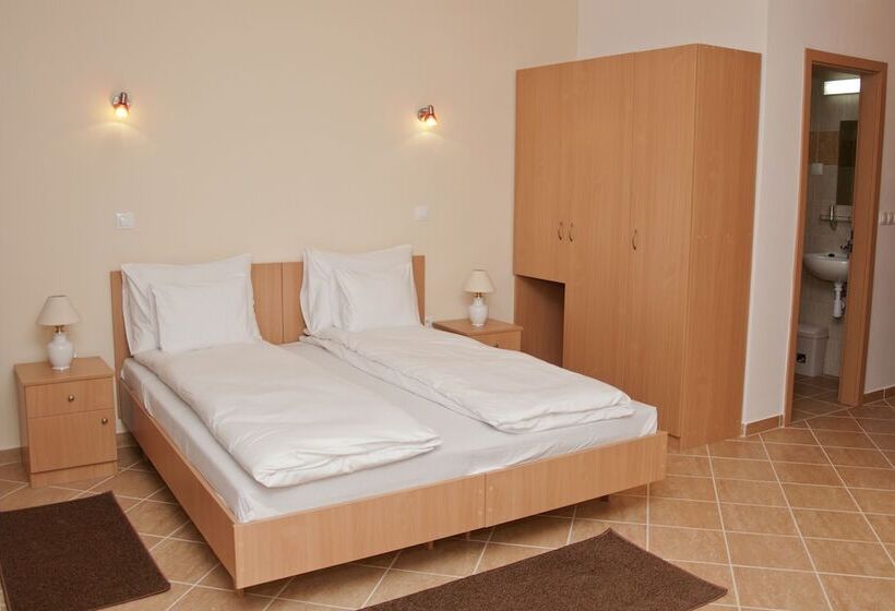 标准三人间, Esprit