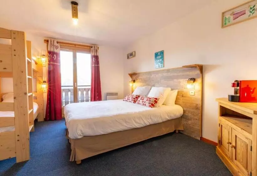 Habitación Cuádruple Estándar con Balcón, L Escale