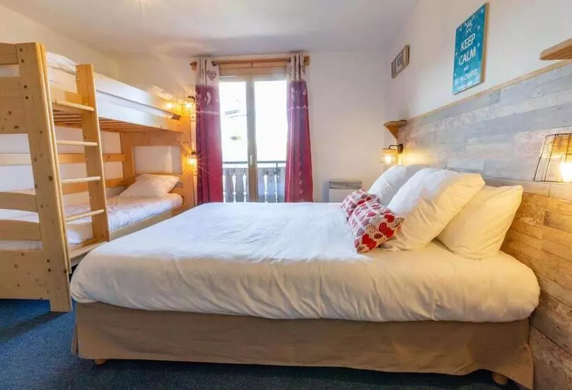 Habitación Cuádruple Estándar con Balcón, L Escale